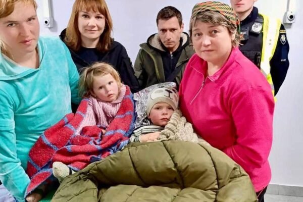 На Волині поліція та місцеві всю ніч шукали двох зниклих дворічних двійнят