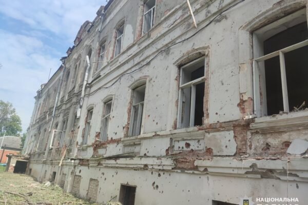 Росіяни вдарили по амбулаторії на Харківщині. Є поранені