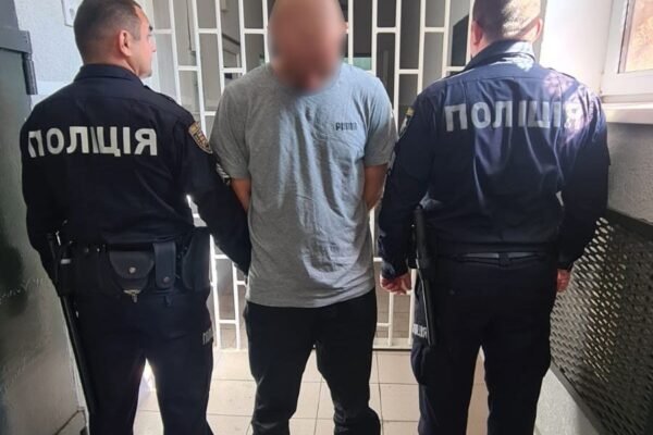 На Закарпатті нетверезий водій відкрив вогонь по патрульних, один поліцейський поранений