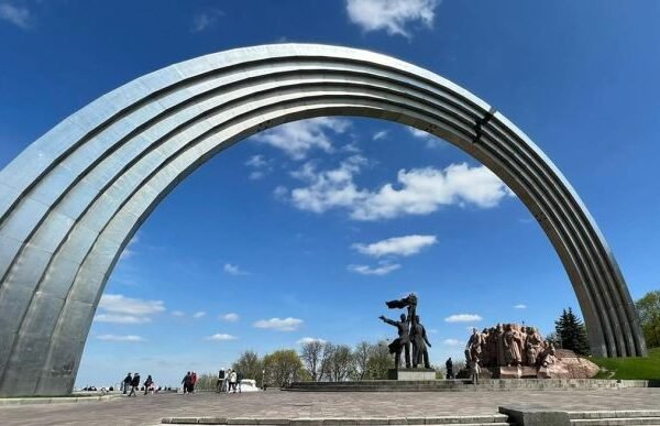Колишню “Арку Дружби народів” у Києві пропонують перетворити на символ ЛГБТ