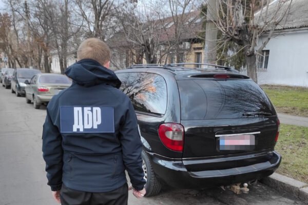 Під суд відправили військовослужбовця, який продавав передані для ЗСУ авто, – ДБР (ФОТО)