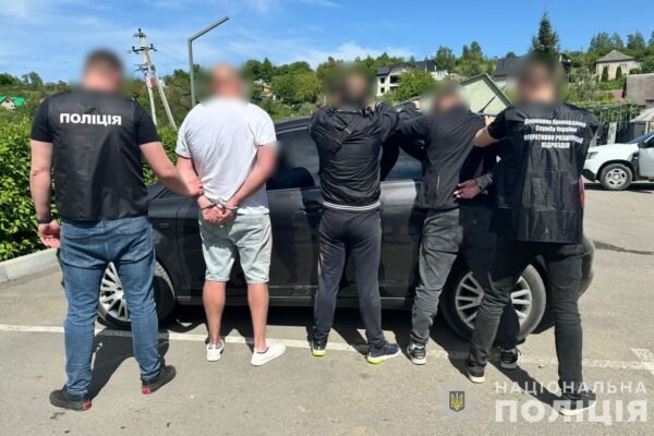 8000 доларів за “зелений коридор” до Румунії”: на Закарпатті затримали організатора трансферу ухилянтів (ФОТО)