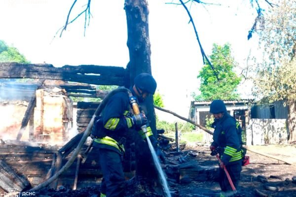 Рятувальники показали наслідки ворожих обстрілів на Сумщині (ФОТО)