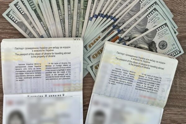 На Буковині жінка намагалася за 2900 доларів купити чоловікові “виїзд” за кордон (ФОТО)