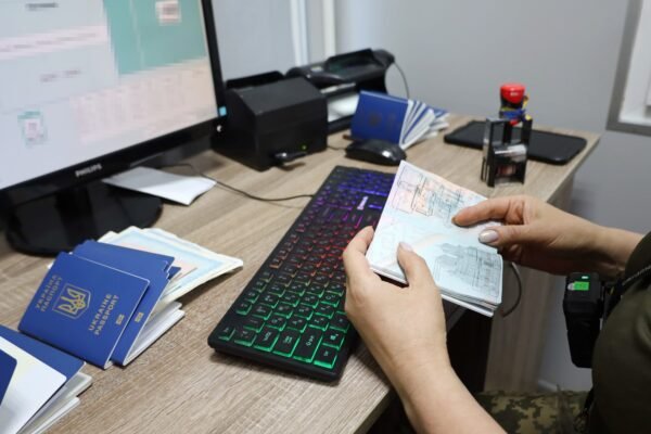 Киянин намагався виїхати з країни, пред’явивши на кордоні фальшиві свідоцтва про народження трьох дітей