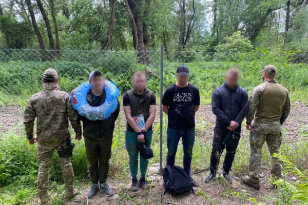 На кордоні з Угорщиною затримали чотирьох ухилянтів, які планували форсувати Тису з дитячими надувними колами