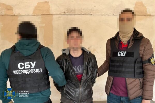 “Злив” інформацію про наслідки подвійного ракетного удару: в Одесі затримали коригувальника (ФОТО)
