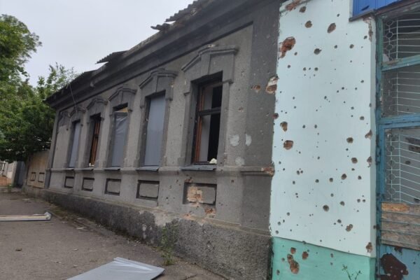 Росіяни вдарили важкою артилерією по Нікополю: двоє поранених (ФОТО)