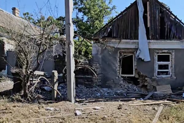 Обстріл Дніпровського району Херсона: в ОВА показали відео з наслідками