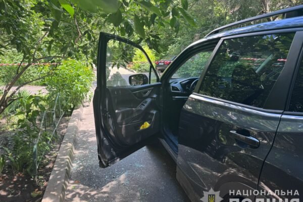 Стрілянина у Києві: Невідомий розстріляв водія авто і зник