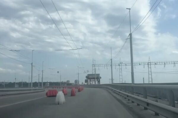 У Запоріжжі відновили рух греблею ДніпроГЕС (ВІДЕО)