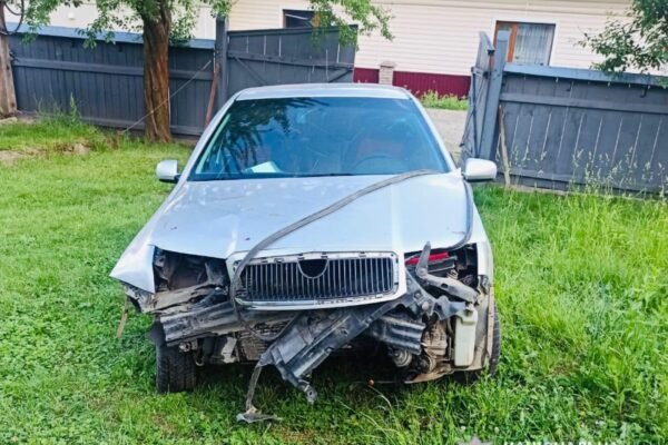 На Прикарпатті підлітки потрапили в ДТП на викраденій машині (ФОТО)