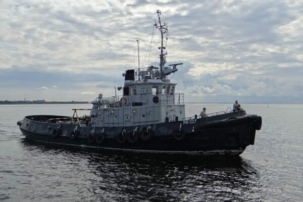 “Сатурн” більше не попливе: ГУР показало кадри зі знищенням російського буксиру (ВІДЕО)