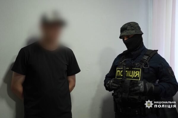 1000 доларів за зняття авто з військового обліку: в Одесі викрили службовця одного з ТЦК (ФОТО, ВІДЕО)