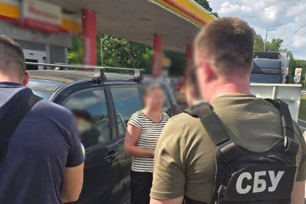 На вимаганні хабаря в розмірі 30 тис. доларів попалася столична адвокатка