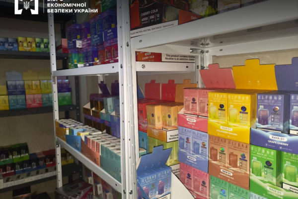 Продавали через Телеграм: у одеських торгівців електронними сигаретами вилучили товар на 3,2 мільйона 