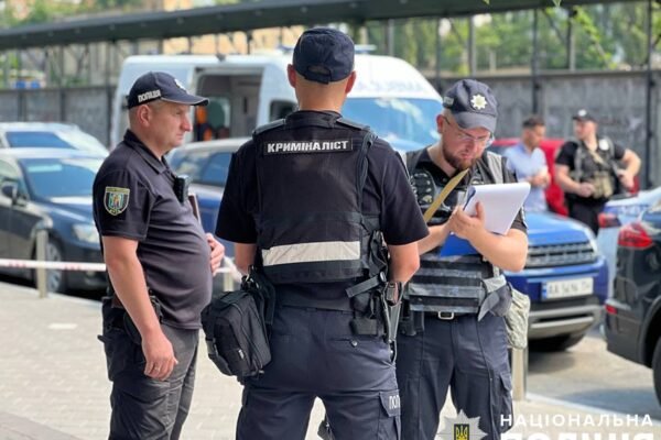 В Києві скоєно напад на підприємицю: Жінці розпилили в обличчя газ та відібрали три мільйони гривень