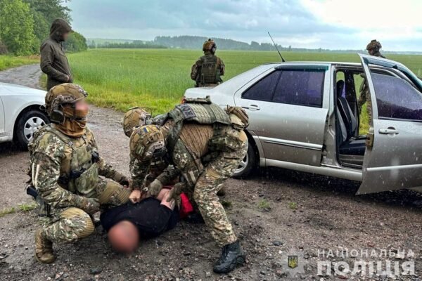 На Чернігівщині затримали псевдо-правоохоронця, який видурював гроші у родини зниклого безвісти військового (ФОТО)
