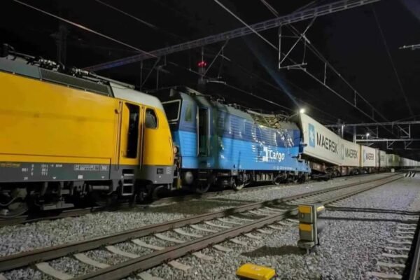 У Чехії пасажирський потяг, який рухався в Україну, зіштовхнувся з вантажним. Є загиблі та поранені