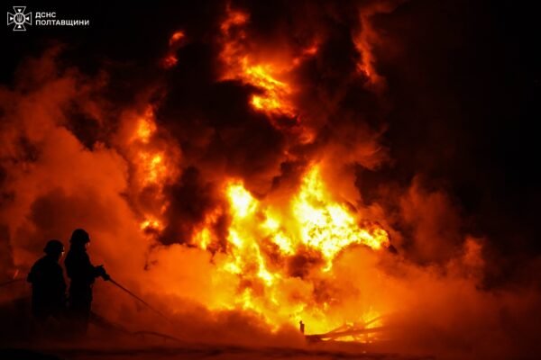 Рятувальники показали наслідки нічного влучання в промисловий об’єкт на Полтавщині (ФОТО)