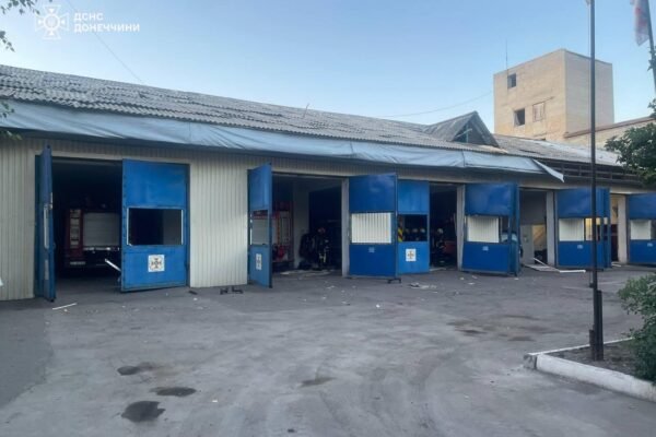 Окупанти вдарили по Селидовому: Поцілили в будинки та пожежну частину (ФОТО)