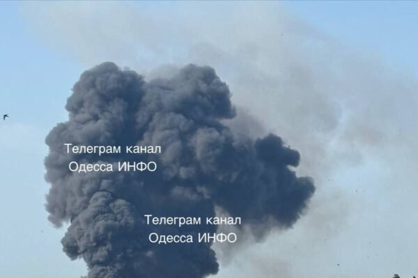 З самого ранку ворог атакує Одесу: В місті лунають вибухи