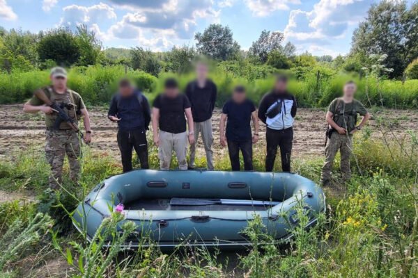 Прикордонники затримали чергову “партію” ухилянтів, що планували форсувати Тису на гумовому човні