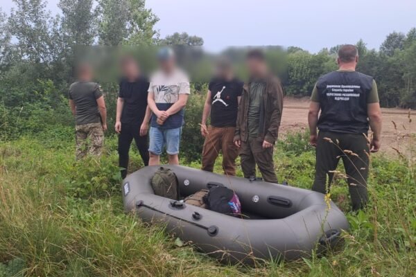 Прикордонники завадили двом групам ухилянтів у спробі подолати Тису та втекти з країни