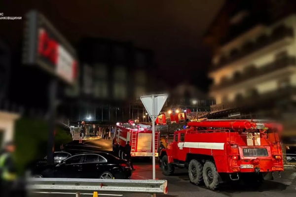 На Івано-Франківщини вночі загорівся один з готелів (ФОТО)