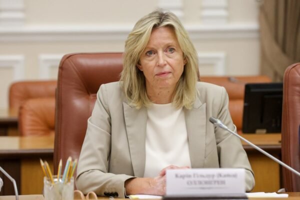 До Києва прибула глава Міноборони Нідерландів (ФОТО)