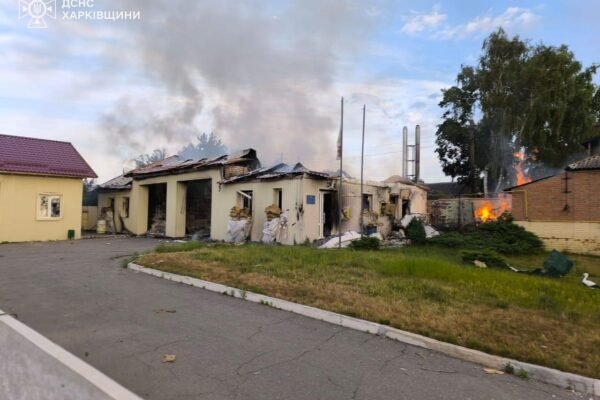 Росіяни вдарили по пожежній частині на Харківщині (ФОТО, ВІДЕО)