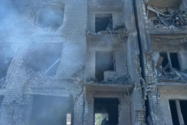 Росіяни скинули авіабомбу на Селидове: шестеро поранених, серед них – діти (ФОТО)