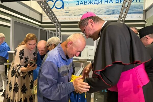 З російського полону вдалося повернути ще десятьох українців (ФОТО, ВІДЕО)