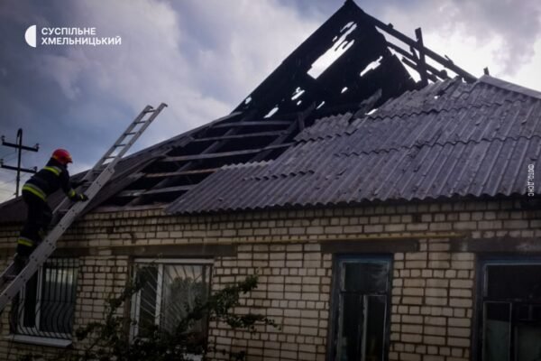 На Хмельниччині блискавка влучила в будівлю старостату