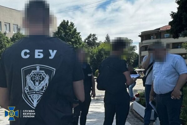 В Ужгороді затримали депутата міськради, який за хабарі допомагав отримати відстрочку від військової служби