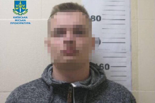 В Києві таксист привласнив забуті дружиною зниклого військового 400 тис. грн