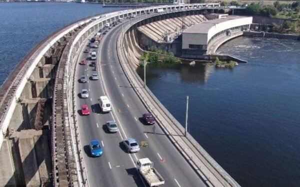 Ситуація на греблі ДніпроГЕС: роботи з відновлення руху через ведуться цілодобово