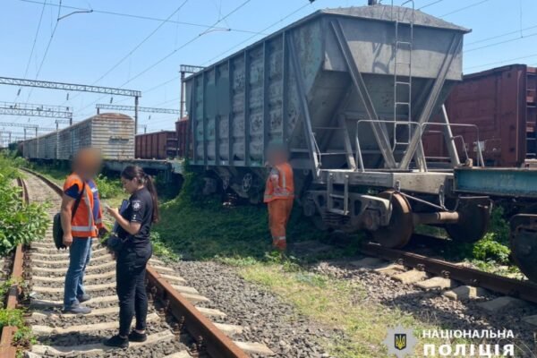 На Одещині 13-річний хлопець виліз на вантажний вагон і отримав удар струмом