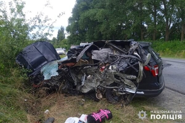 На Хмельниччині не розминулися легковик та фура: Загинув чоловік