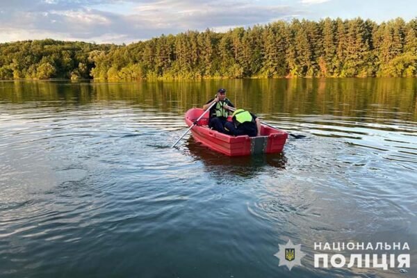 На Тернопільщині в річці три доби шукали тіло чоловіка, який напідпитку випав з човна