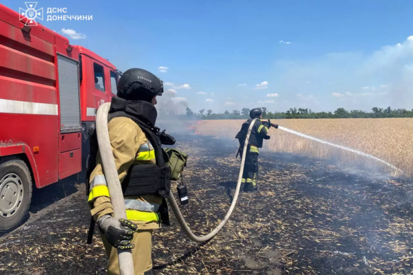 Російські окупанти навмисно знищують пшеничні поля на Донеччині (ФОТО)