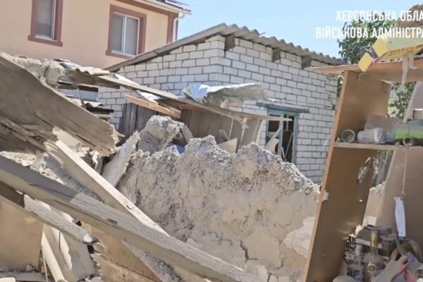 В ОВА показали наслідки чергового обстрілу Херсона (ВІДЕО)