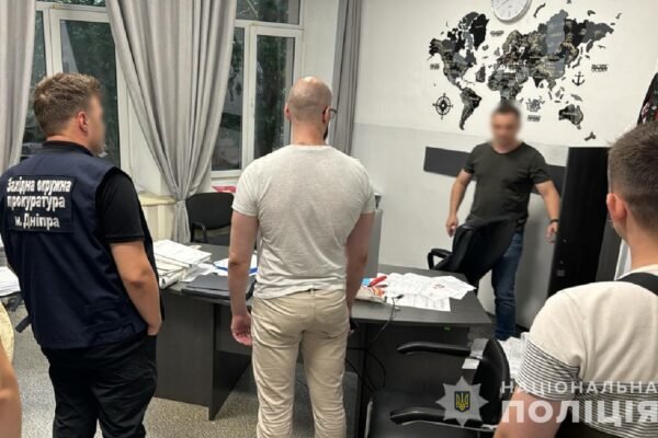 У Дніпрі викрили посадовців міськради, які привласнили майже 4 млн грн на ремонті укриттів