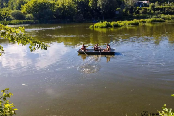 На Вінниччині рятувальники знайшли тіло дитини, яка напередодні зникла в річці (ФОТО, ВІДЕО)
