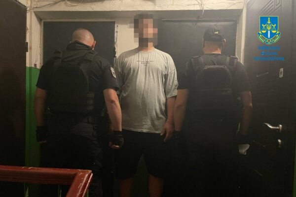 У Києві оголошено підозри наркоторгівцям, що торгували кокаїном, ввезеним з-за кордону під виглядом косметики