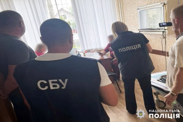 На хабарі попався заввідділення лікарні на Хмельниччині: Вимагав 12 тисяч доларів за встановлення 2 групи інвалідності