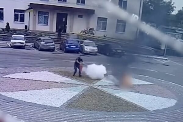 На Київщині жінка підпалила себе перед приміщенням суду (ВІДЕО)