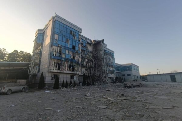 У Харкові атаковано ракетою офіс гуманітарної організації, яка розміновувала територію області, – Синєгубов (ФОТО)