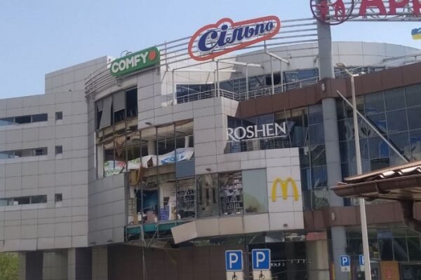 Як виглядає ТЦ “Apollo” у Дніпрі після обстрілу (ФОТО)