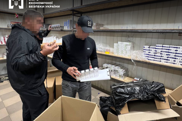 У жителя Харкова вилучили нелегальних цигарок на понад мільйон гривень